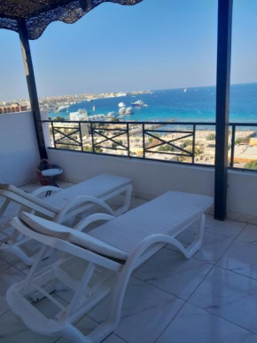 Immaculate 3-Bed Apartment sea view